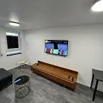 Luxus-apartment Im Herzen Von - - Wlan - Klima - 24h Check-in - Waschmaschine - Terrasse - 200m Vom Schloss Und Vom Ludwigsburger Marktplatz - - דירה