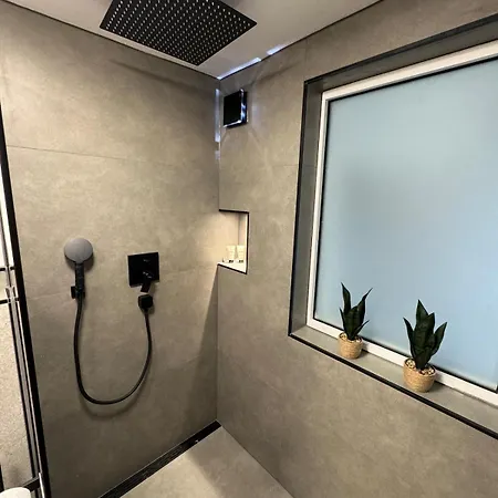 Luxus-apartment Im Herzen Von - - Wlan - Klima - 24h Check-in - Waschmaschine - Terrasse - 200m Vom Schloss Und Vom Ludwigsburger Marktplatz - - * Ludwigsburg