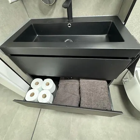 Luxus-apartment Im Herzen Von - - Wlan - Klima - 24h Check-in - Waschmaschine - Terrasse - 200m Vom Schloss Und Vom Ludwigsburger Marktplatz - - *